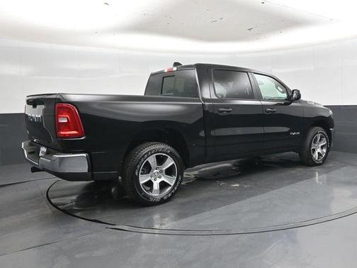 Diamond Black Crystal Pearlcoat 2026 RAM 1500 Tradesman