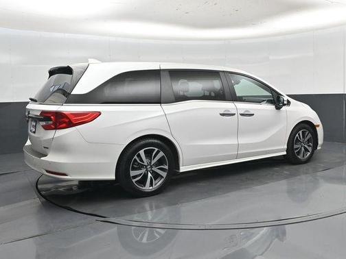 Platinum White 2023 Honda Odyssey Touring