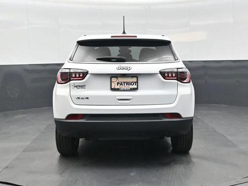 Bright White Clearcoat 2025 Jeep Compass Sport