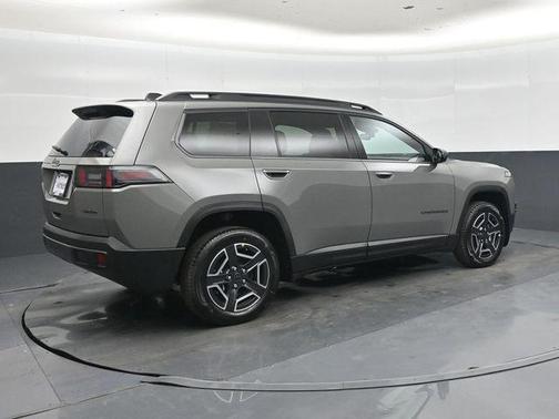 Sting-Gray Clearcoat 2026 Jeep Cherokee Laredo 4x4