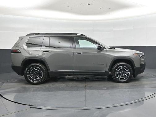 Sting-Gray Clearcoat 2026 Jeep Cherokee Laredo 4x4
