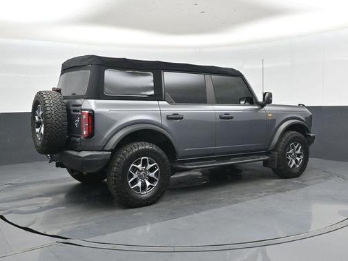 Carbonized Gray Metallic 2023 Ford Bronco Badlands