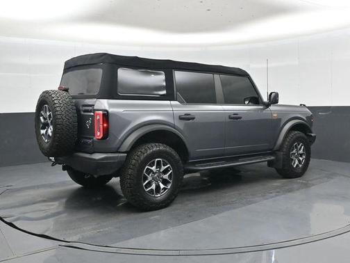 Carbonized Gray Metallic 2023 Ford Bronco Badlands