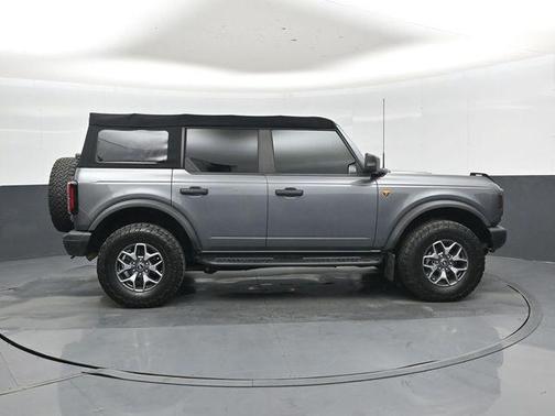 Carbonized Gray Metallic 2023 Ford Bronco Badlands