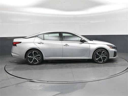 2023 Nissan Altima SR FWD