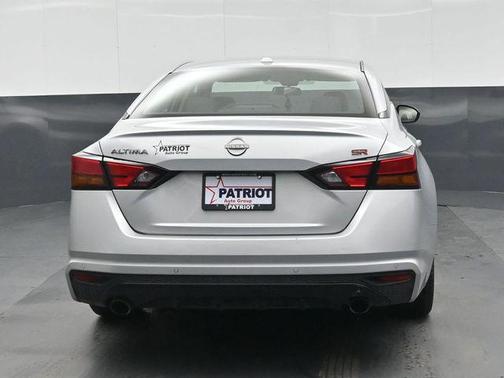 Brilliant Silver Metallic 2023 Nissan Altima SR FWD