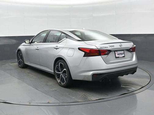 Brilliant Silver Metallic 2023 Nissan Altima SR FWD