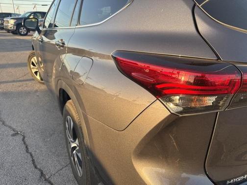 2022 Toyota Highlander Hybrid XLE