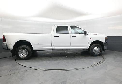 Bright White Clearcoat 2026 RAM 3500 Tradesman Crew Cab 4x4 8' Box