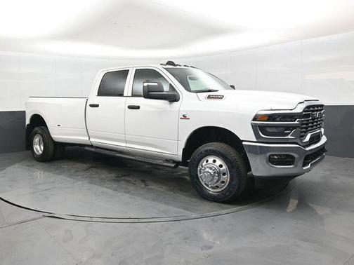 Bright White Clearcoat 2026 RAM 3500 Tradesman Crew Cab 4x4 8' Box