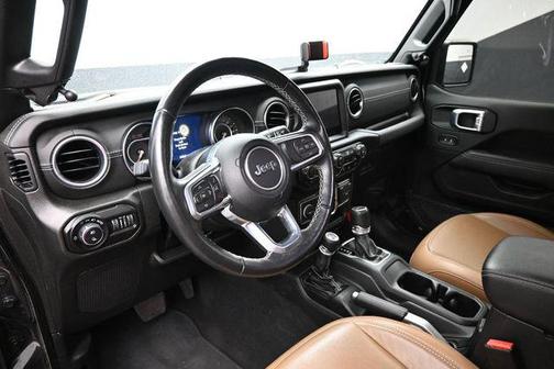 Black Clearcoat 2022 Jeep Gladiator Overland
