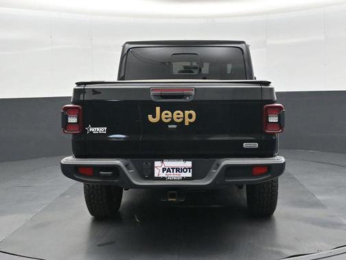Black Clearcoat 2022 Jeep Gladiator Overland