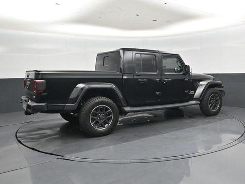 Black Clearcoat 2022 Jeep Gladiator Overland