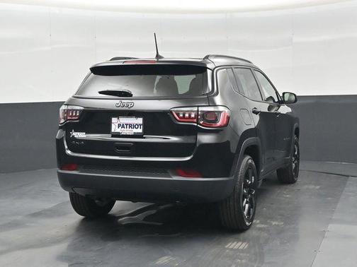 Diamond Black Crystal Pearlcoat 2026 Jeep Compass Sport