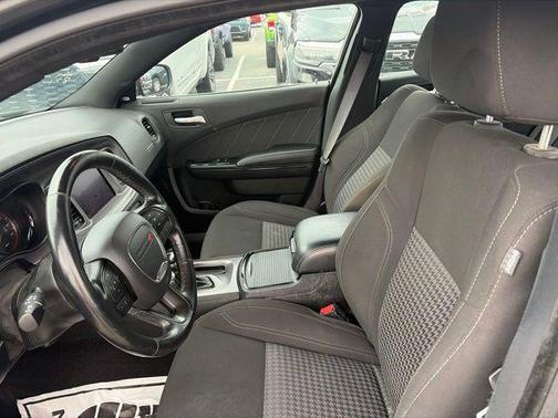 Pitch Black Clearcoat 2023 Dodge Charger SXT