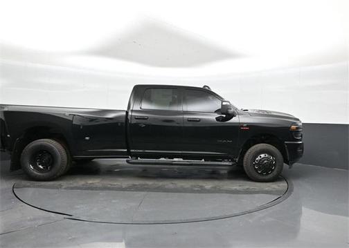 2025 RAM 3500 Laramie Crew Cab 4x4 8' Box