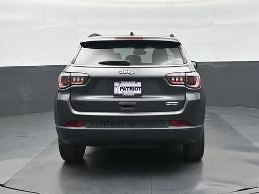 Granite Crystal Metallic Clearcoat 2022 Jeep Compass Latitude