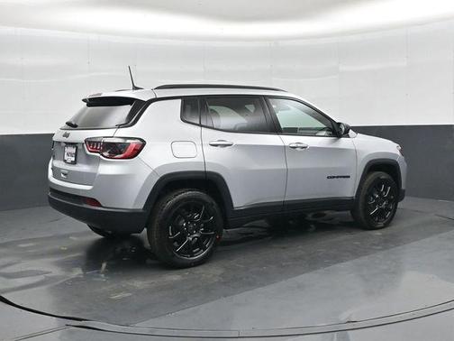 Silver Zynith Metallic Clearcoat 2026 Jeep Compass Sport