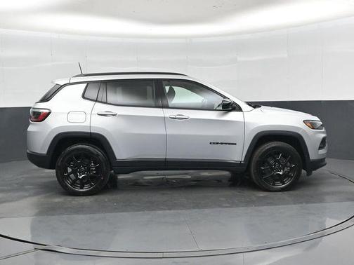 Silver Zynith Metallic Clearcoat 2026 Jeep Compass Sport