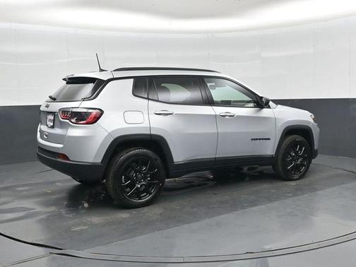 Silver Zynith Metallic Clearcoat 2026 Jeep Compass Sport
