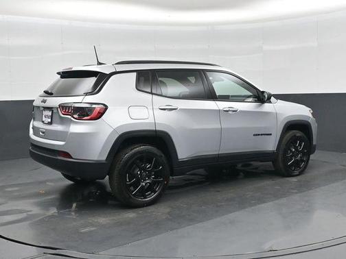 Silver Zynith Metallic Clearcoat 2026 Jeep Compass Sport