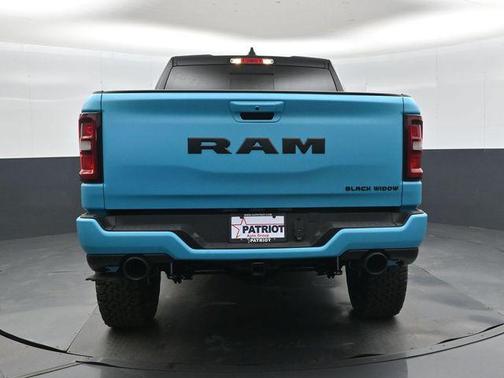 Diamond Black Crystal Pearlcoat 2026 RAM 1500 Big Horn/Lone Star
