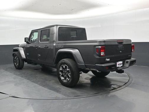 Granite Crystal Metallic Clearcoat 2026 Jeep Gladiator Sahara 4x4