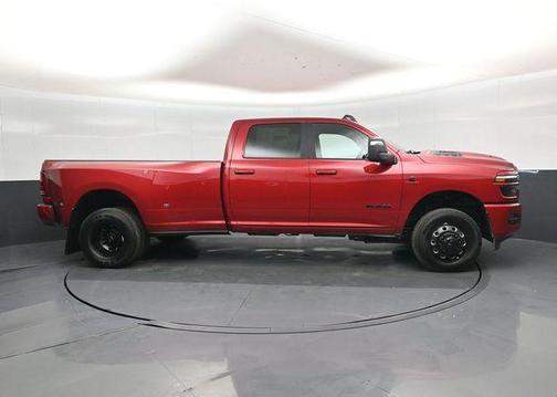Molten Red Pearlcoat 2026 RAM 3500 Laramie Crew Cab 4x4 8' Box