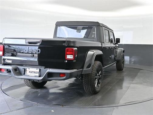 2025 Jeep Gladiator Nighthawk