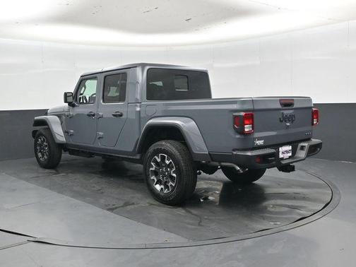 Anvil Clearcoat 2026 Jeep Gladiator Sahara 4x4