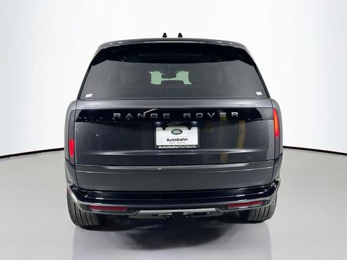 2026 Land Rover Range Rover P530 Autobiography