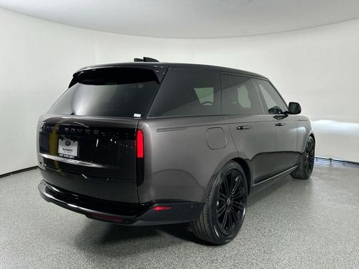 2025 Land Rover Range Rover P530 SE