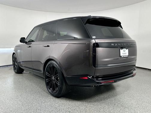 2025 Land Rover Range Rover P530 SE