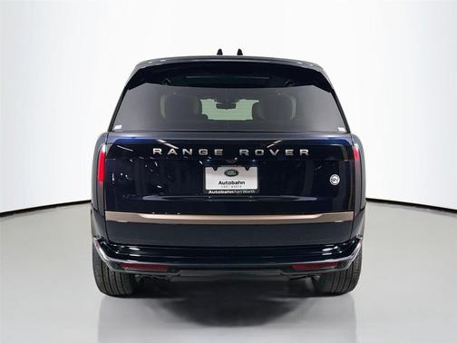 Constellation Blue in Gloss Fi 2026 Land Rover Range Rover P615 SV