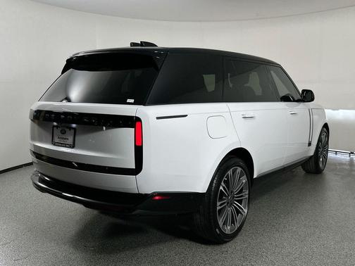2025 Land Rover Range Rover P530 SE 7 Seat