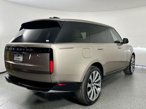 2025 Land Rover Range Rover P400 SE 7 Seat