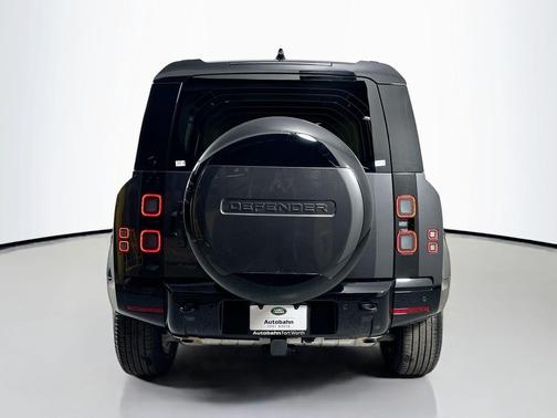 Carpathian Grey Prem Met 2026 Land Rover Defender P400 X-Dynamic SE