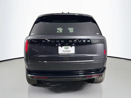 Carpathian Grey Premium Metallic 2026 Land Rover Range Rover P400 SE