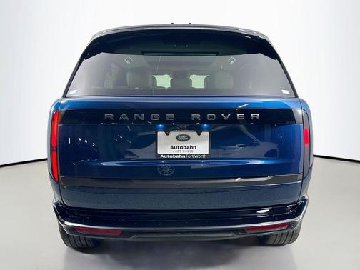 2026 Land Rover Range Rover P400 SE 7 Seat