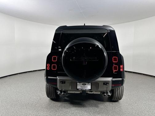 2025 Land Rover Defender 110 P500 X-Dynamic SE