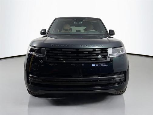 British Racing Green in Gloss 2026 Land Rover Range Rover P400 SE 7 Seat