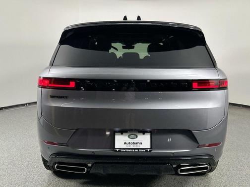 2025 Land Rover Range Rover Sport SE