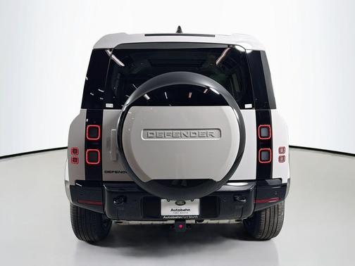 2026 Land Rover Defender P400 X-Dynamic SE