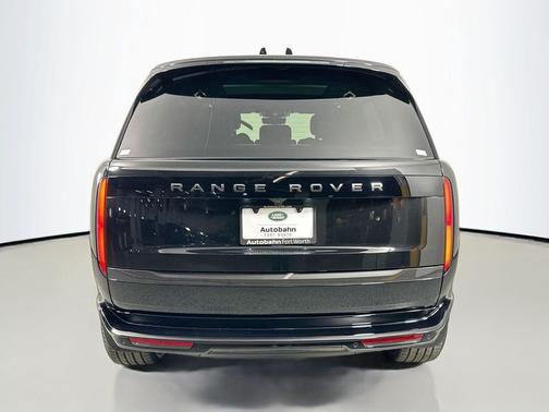 2026 Land Rover Range Rover P400 SE 7 Seat