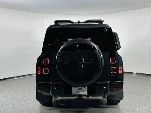 2025 Land Rover Defender 130 P400 X