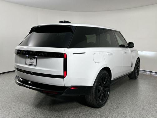 2025 Land Rover Range Rover P550e SE