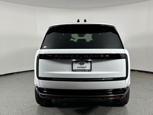 2025 Land Rover Range Rover P550e SE