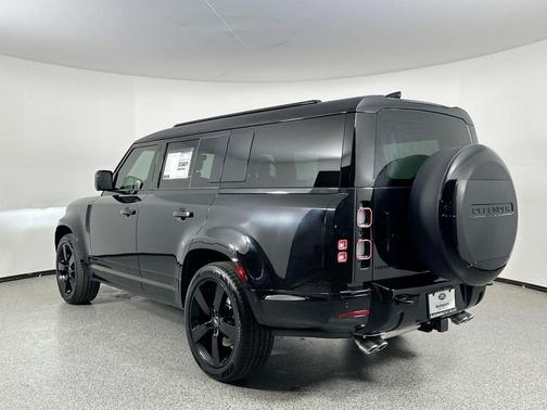 2025 Land Rover Defender V8