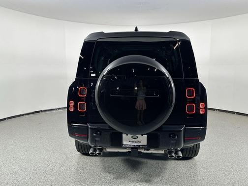 2025 Land Rover Defender V8