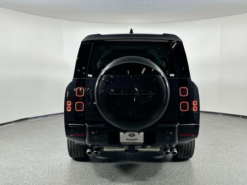 2025 Land Rover Defender V8